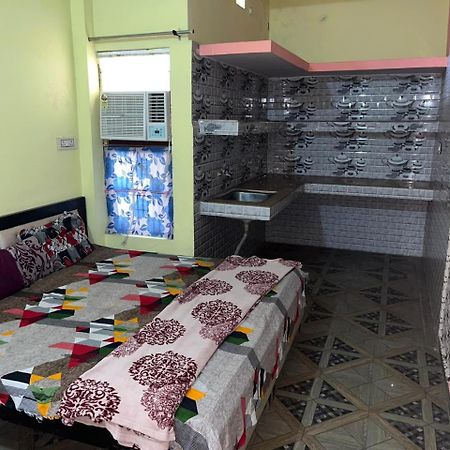 Balaji Homestay Mathura In Vrindavan Exterior photo