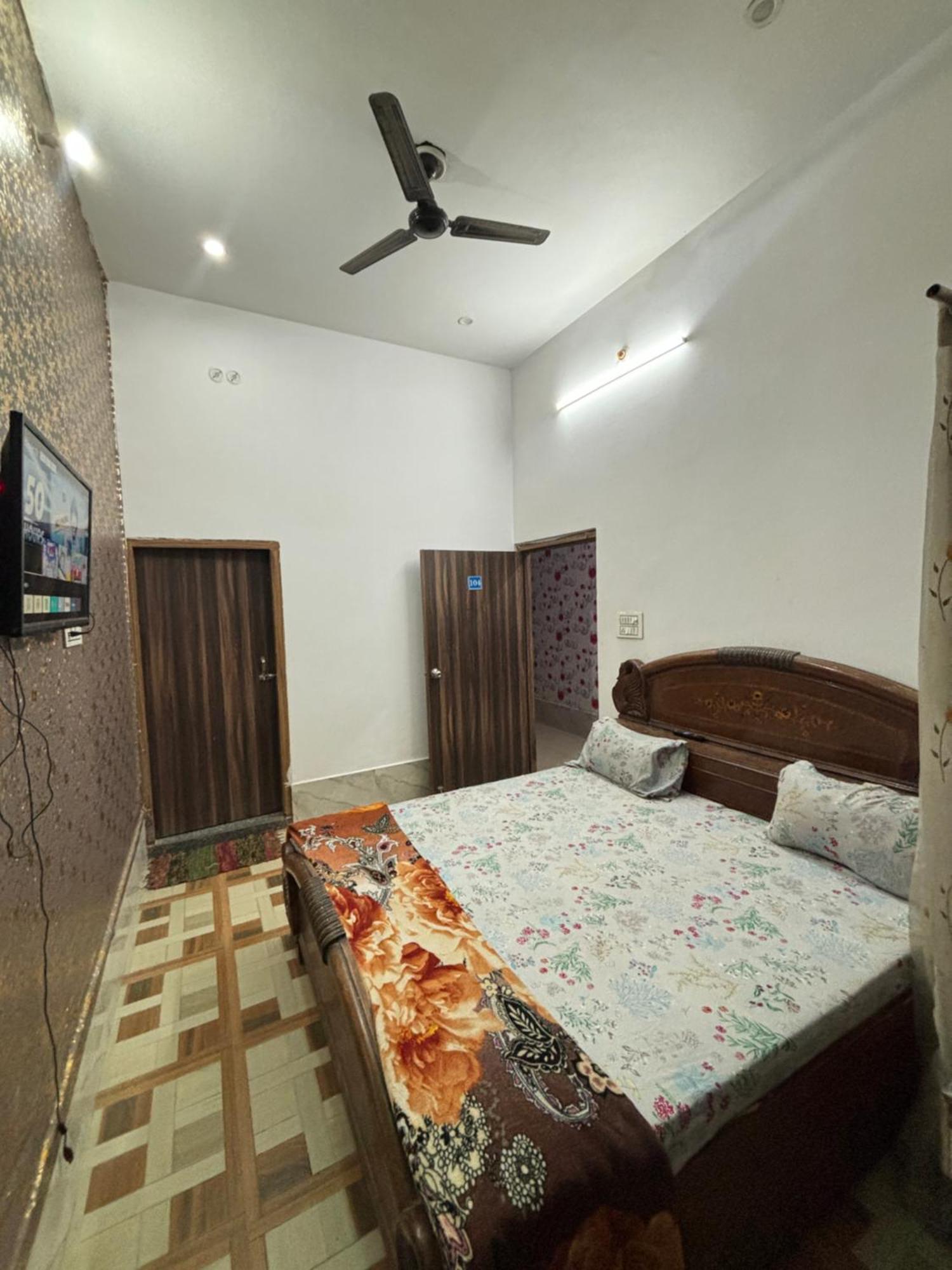 Balaji Homestay Mathura In Vrindavan Exterior photo