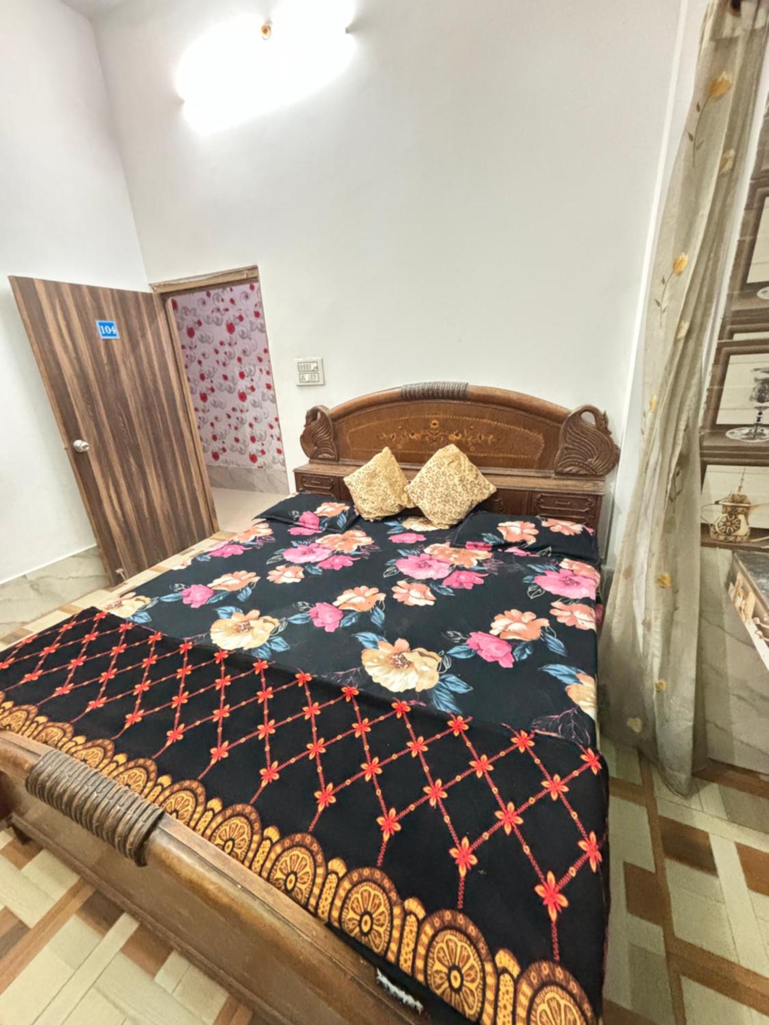 Balaji Homestay Mathura In Vrindavan Exterior photo