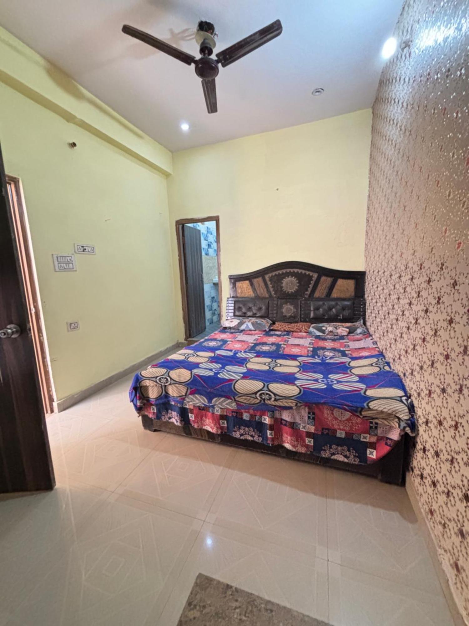 Balaji Homestay Mathura In Vrindavan Exterior photo